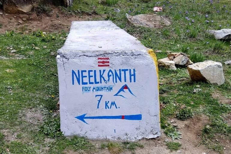 Way to Neelkanth Base camp from behind the Badrinath Temple