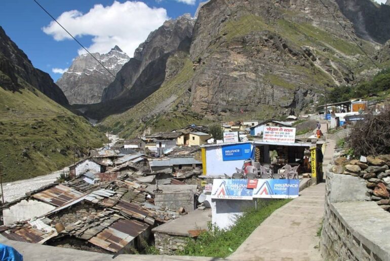Mana Village & valley