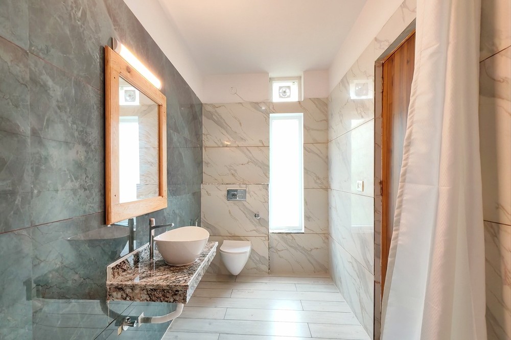 Bathroom of Om Homestay, Tapovan.