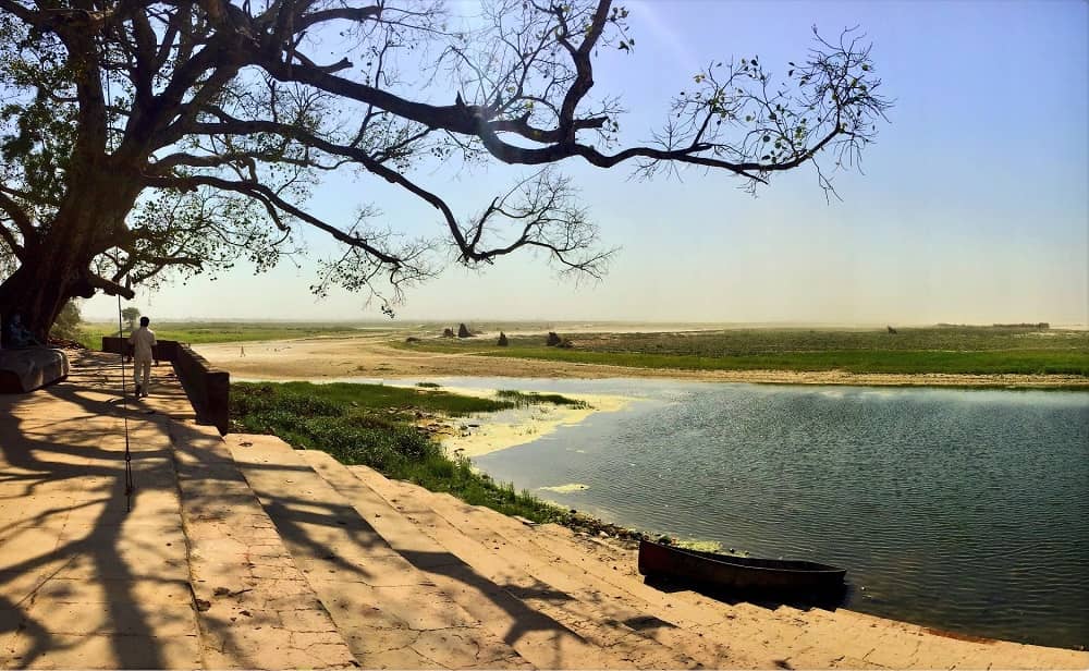 Walk along the Saryu RIver Guptar Ghat