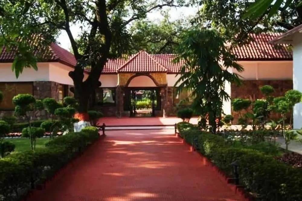 Corbett leela Vilas: Hotels near Corbett National Park