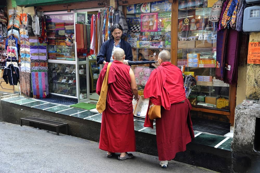 Mcleod Ganj, Tibetan Monk on shopping street 
