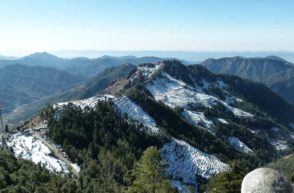 Snowfalls in Dhanaulti Uttarakhand