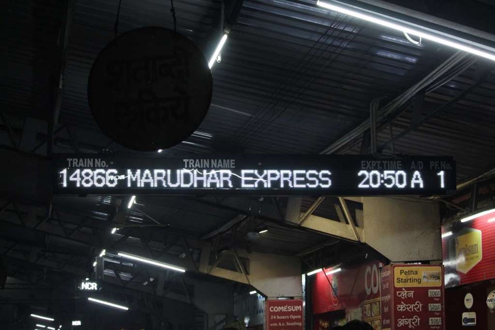 Marudhar Express Da Agra a Varanasi India