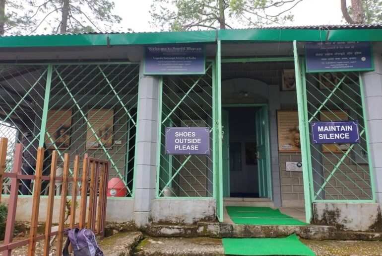 Meditation room Before Babaji Cave in Himalayas