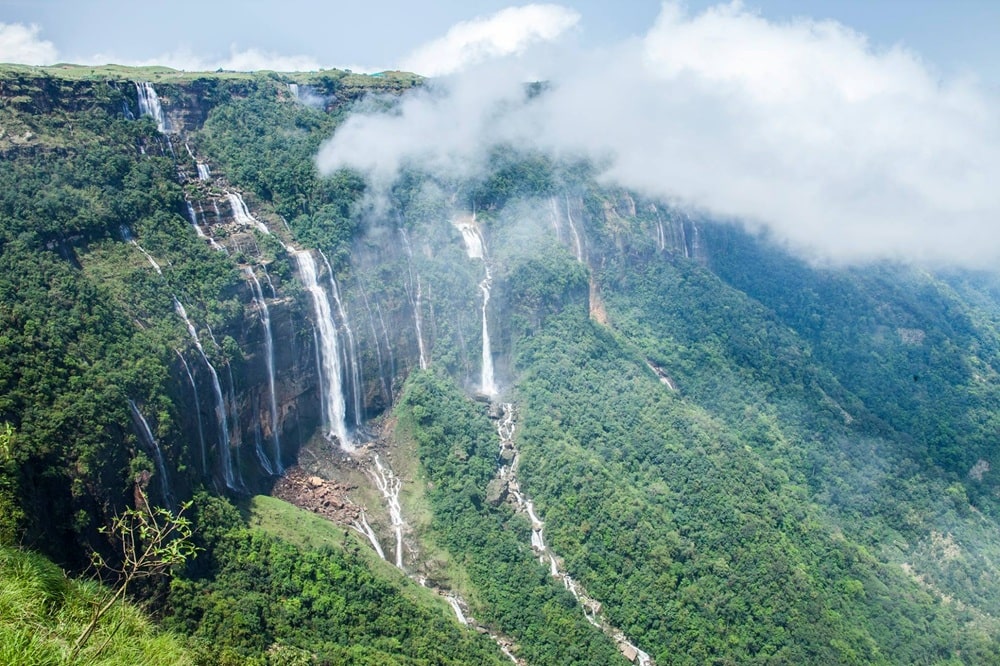 Nohsngithiang falls