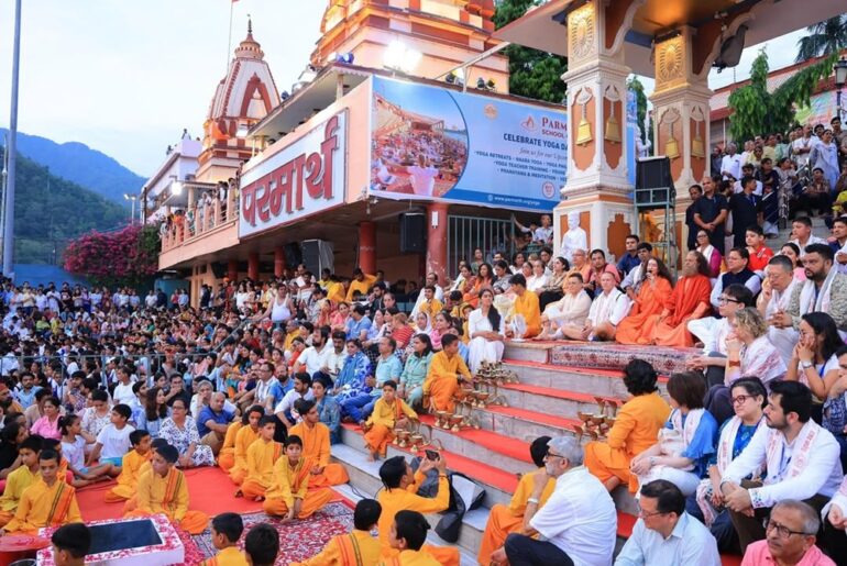 Evening Ganga Aarti at Parmarth Niketan