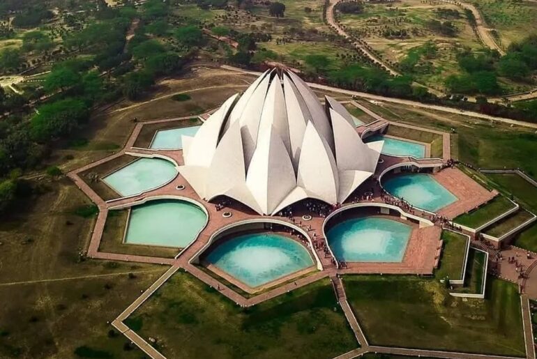Lotus Temple Delhi inside