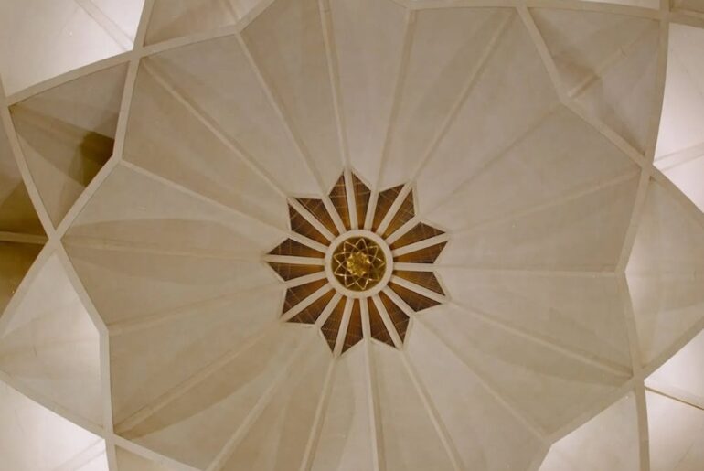 Lotus Temple New Delhi inside