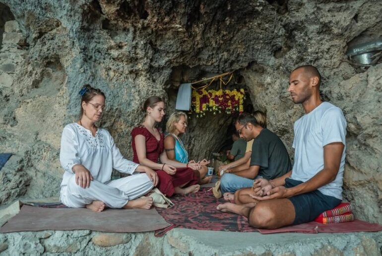 6 Free Yoga Classes in Rishikesh with Meditation