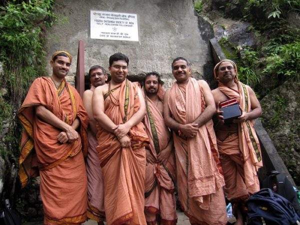 babaji cave tour