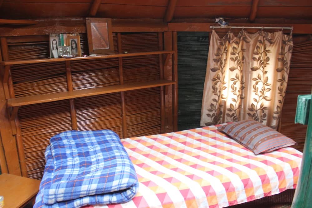 Camera da letto vicino alla grotta di Babaji