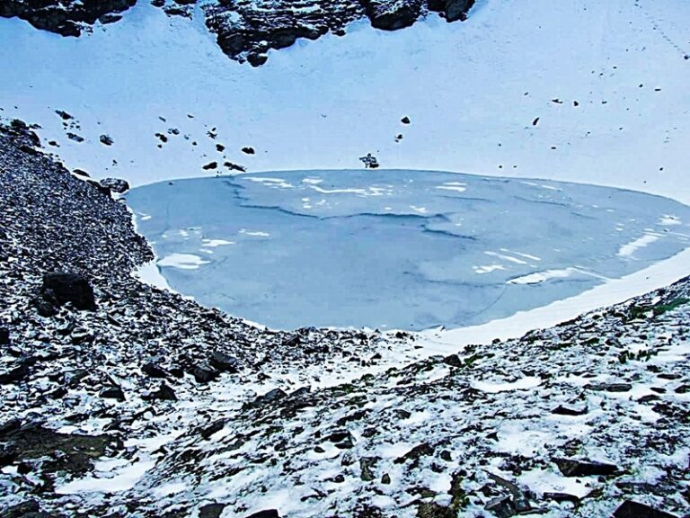 Roopkund Jheel Uttarakhand