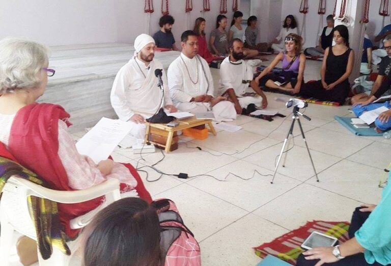 Short Yoga Courses in Rishikesh