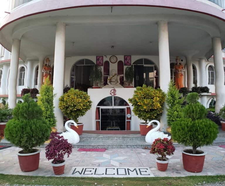 Top 10 Yoga Schools in Rishikesh