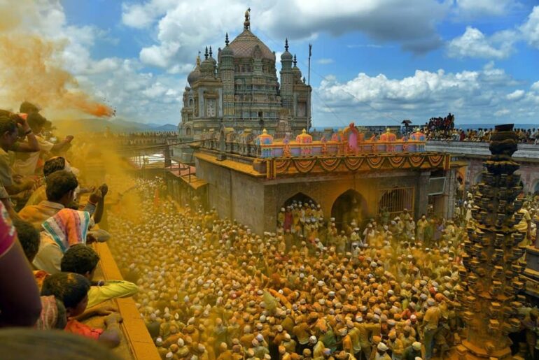 Bhandara Festival The Vibrant Turmeric Celebration, Jejuri in Pune