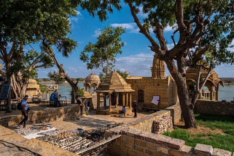Il Lago Jaisalmer Gadisar Lake in Rajasthan, India