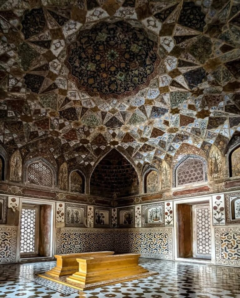 Taj Mahal Inside