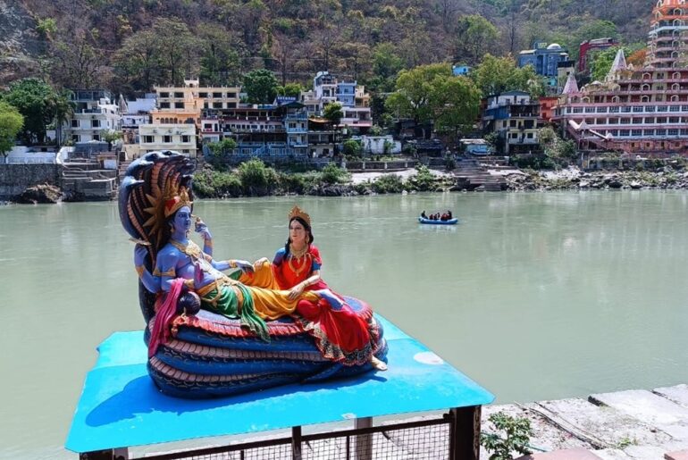 Explore the famous Top 5 Must Visit Places in Rishikesh, India