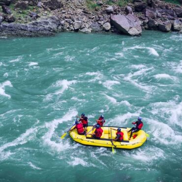Uncover The Best Season for River Rafting In Ganga Rishikesh 2025