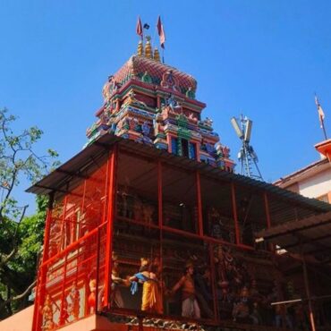 Rishikesh India: Neelkanth Mahadev Temple in the Himalayas