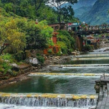 Trip Insider: Devprayag to Dehradun distance, hours and route