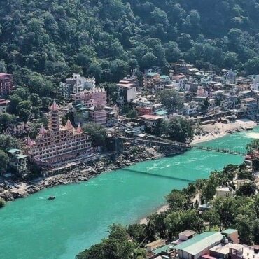 Book Your Taxi from Agra to Rishikesh by Car @ INR 4400