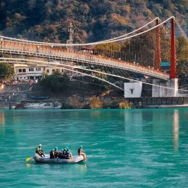 Explore Best Low budget Places to visit in Rishikesh in 3 days