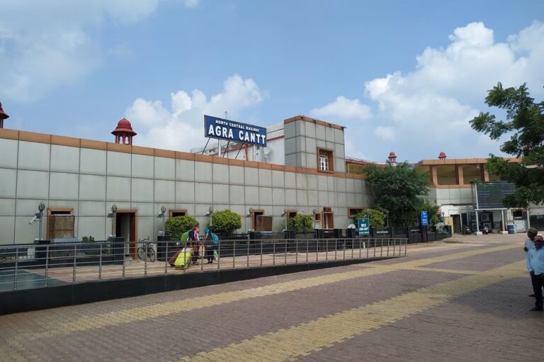 Agra Cantt Railway Station to Taj Mahal Distance