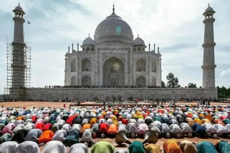 Agra Taj Mahal Closing Day