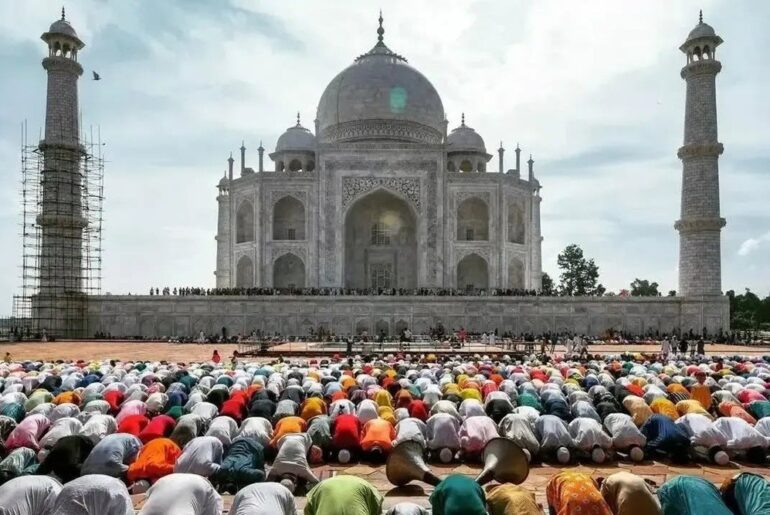Agra Taj Mahal Closing Day