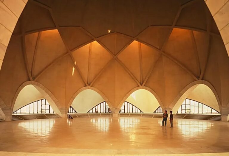 Lotus Temple Delhi inside