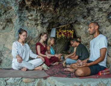 6 Free Yoga Classes in Rishikesh with Meditation