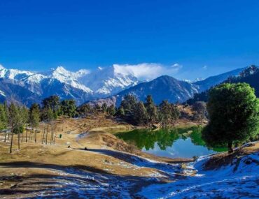 Deoria Tal - The Emrald Lake in Uttarakhand