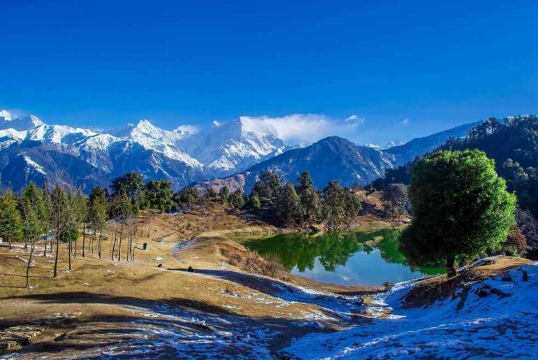 Deoria Tal - The Emrald Lake in Uttarakhand
