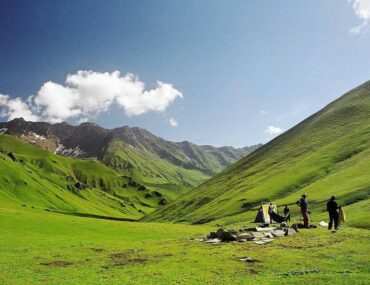Ghuttu to Panwali Kantha- The Best For Family Treks