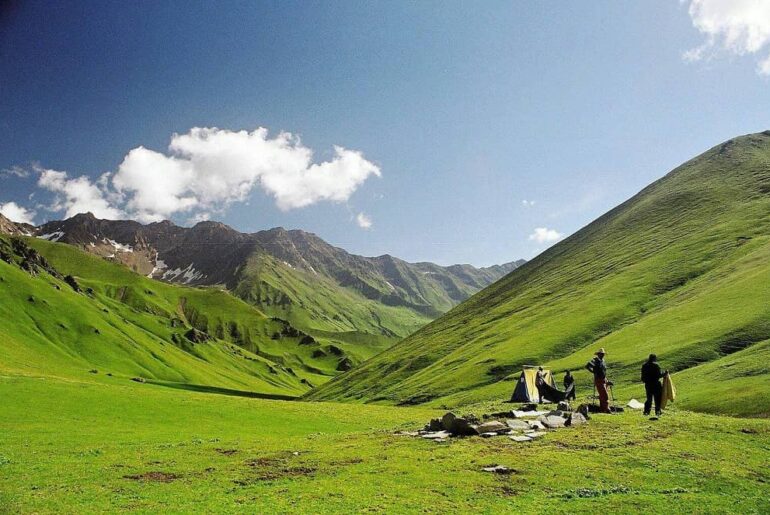 Ghuttu to Panwali Kantha- The Best For Family Treks
