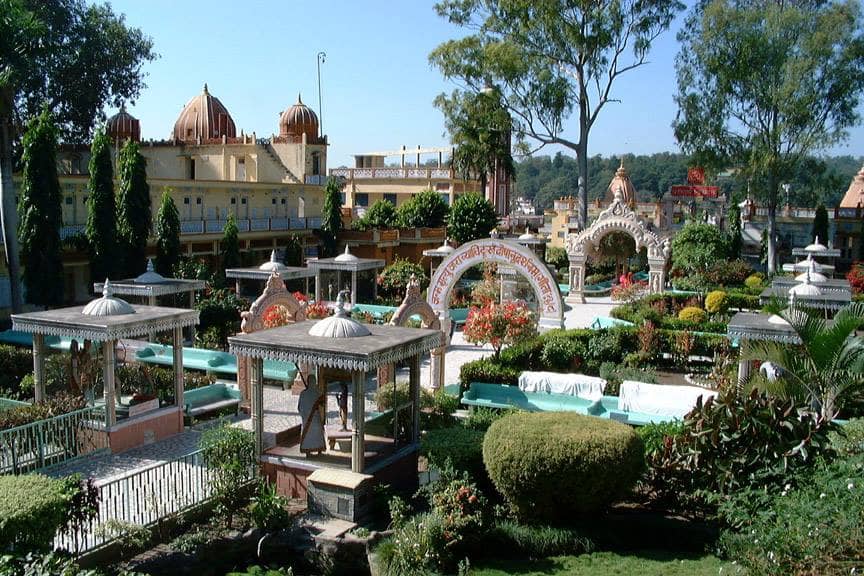Parmarth Niketan best spiritual ashrams in Rishikesh