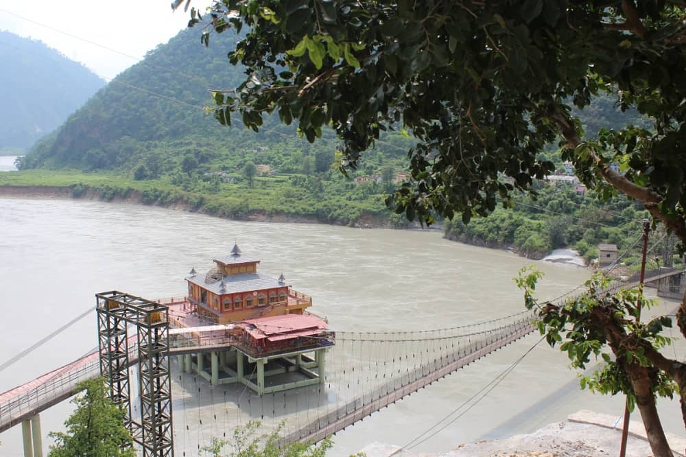 Dhari Devi Temple nel Mezzo del fiume Alakananda Himalayas