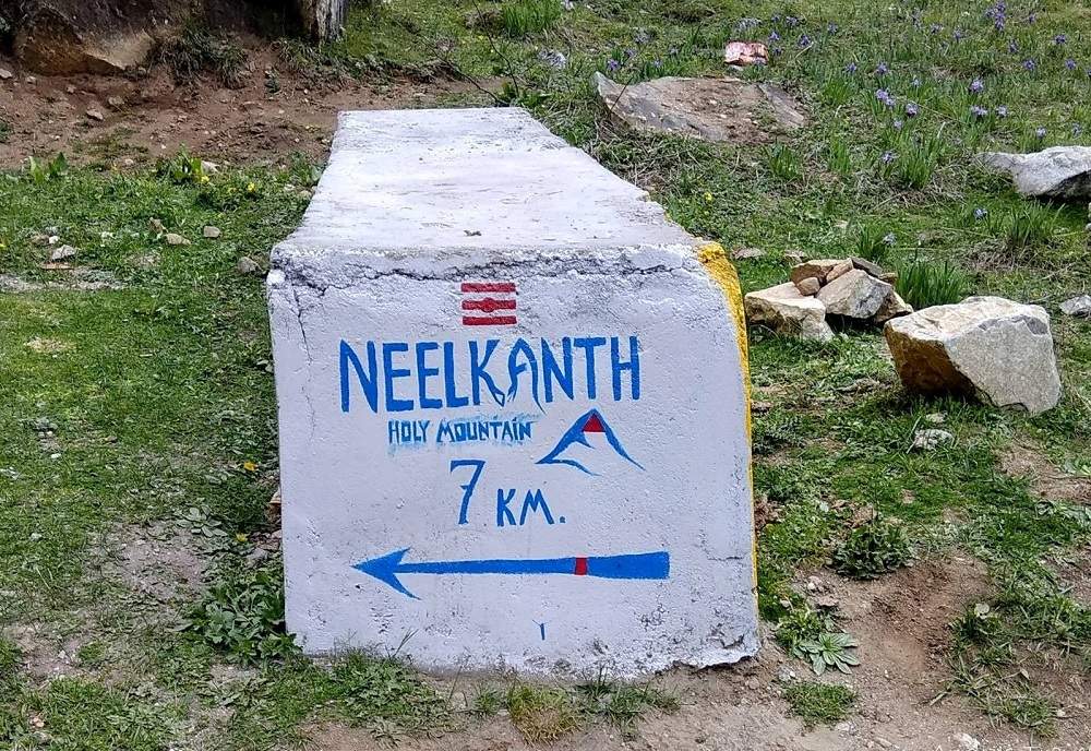 Way to Neelkanth Base camp from behind the Badrinath Temple