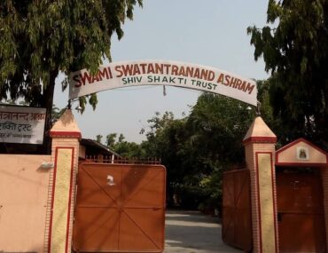 Satsang By Spiritual Guru Mooji Baba at the Swami Swatantranand Ashram in Rishikesh