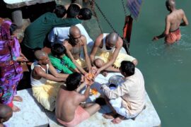 Pind Daan at Har-Ki-Pauri Ghat in Haridwar