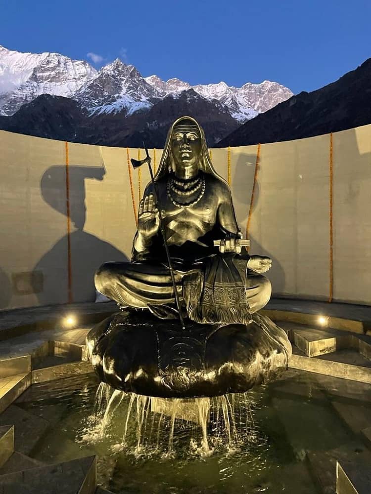 Statue of Shankara at Kedarnath Temple