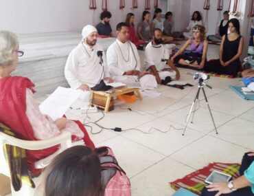 Short Yoga Courses in Rishikesh