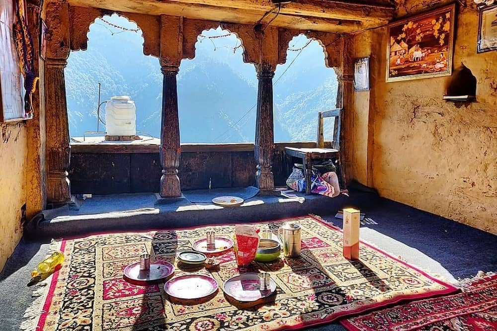 Dine in serenty