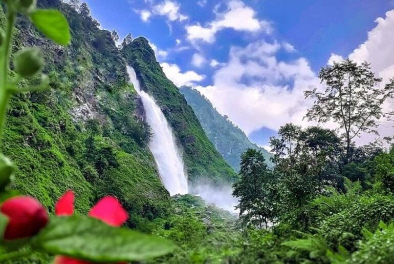Munsiyari Waterfall
