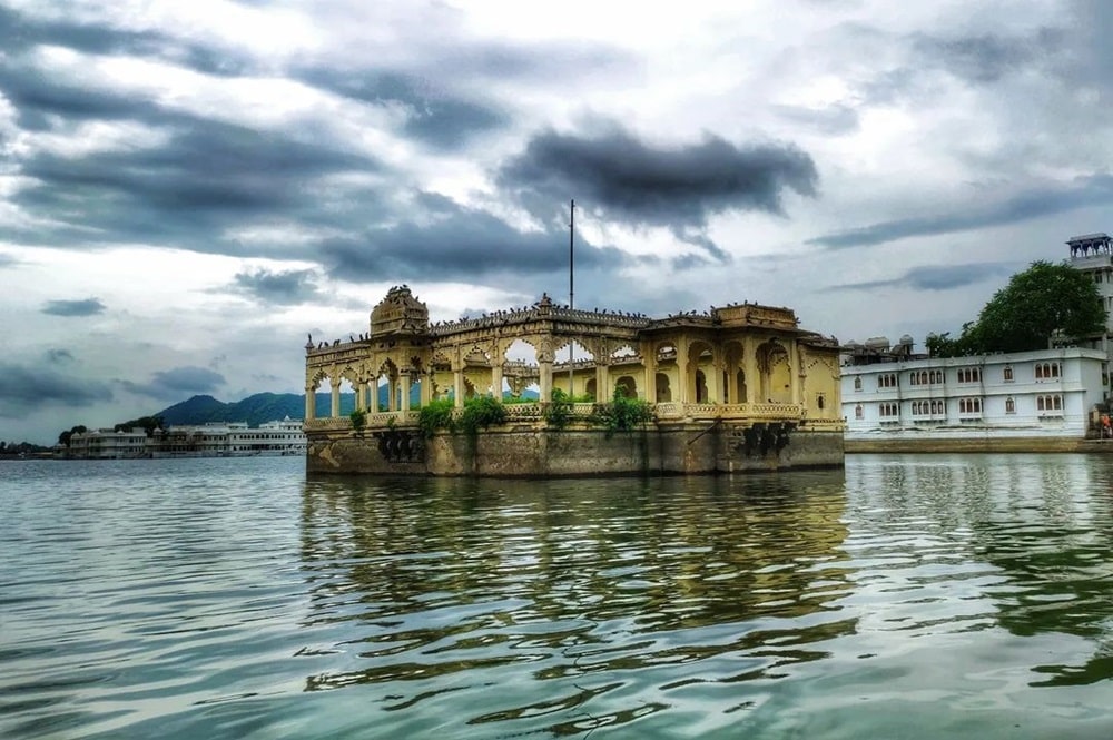 Lake Piochola Udaipur-min
