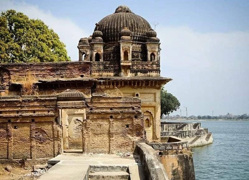Fort and Lake