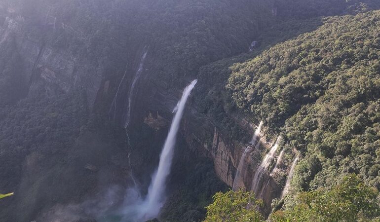 Witness the Magnificence of Nohkalikai Falls, Meghalaya