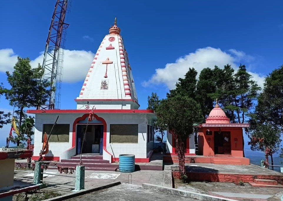 Himalayan scenery around the Mahabgarh Shiva Temple tour